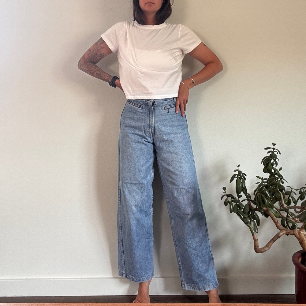 Watch LA JEANS